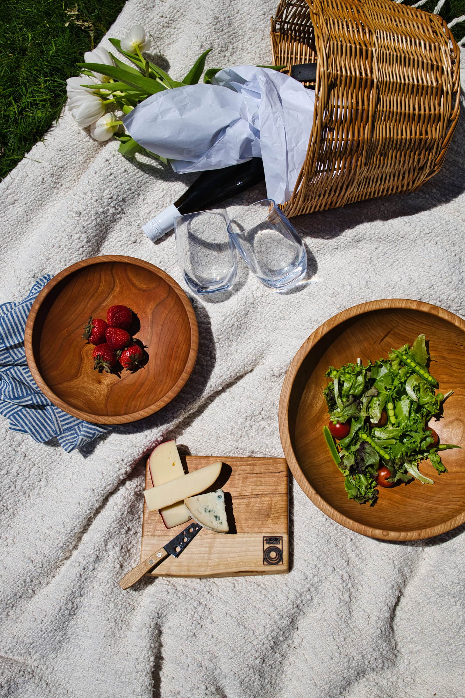 YOUR EVERYDAY SMALL ROUND WOODEN BOWL