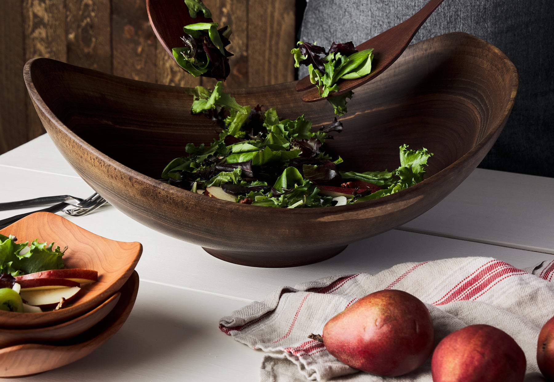 CROWD-WORTHY WALNUT SERVERS