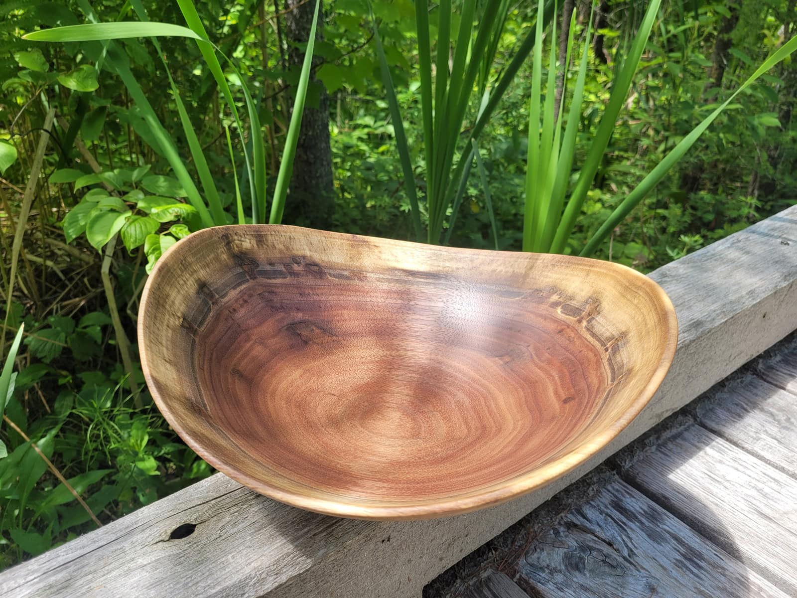 THE OVAL BOWL THAT STARTS THE CONVERSATION