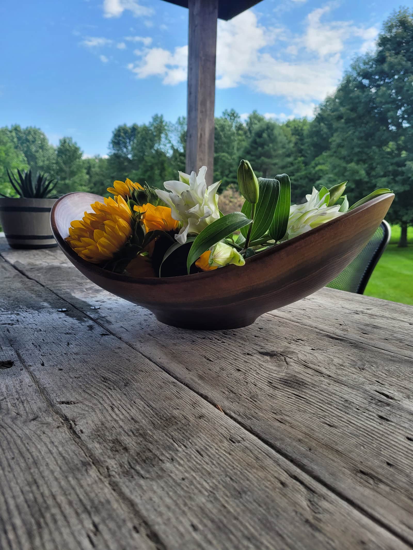 THE OVAL BOWL THAT STARTS THE CONVERSATION