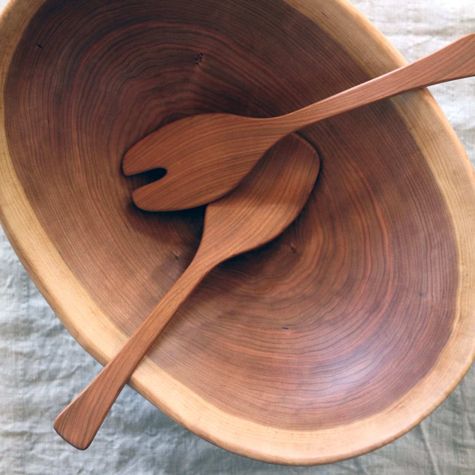 THE OVAL BOWL THAT STARTS THE CONVERSATION