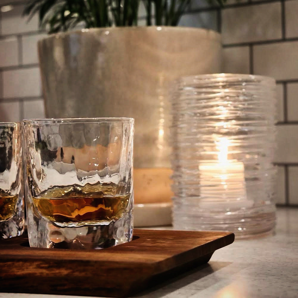 THE ESSENTIAL DECANTER FOR THE REFINED HOME BAR