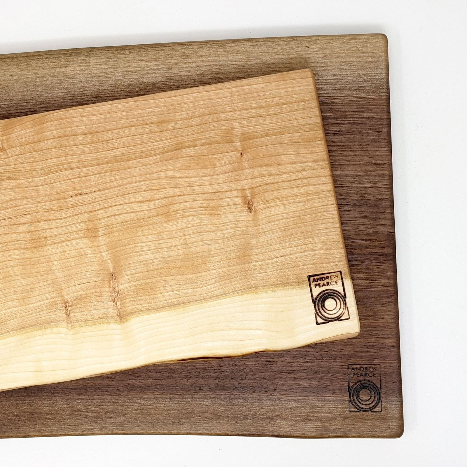 A VERSATILE BOARD FOR KITCHEN AND TABLE