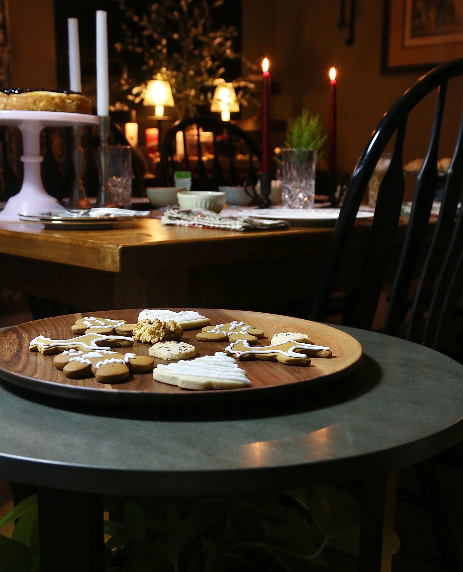 THE CAKE STAND BUILT FOR YOUR MOST IMPORTANT DAY