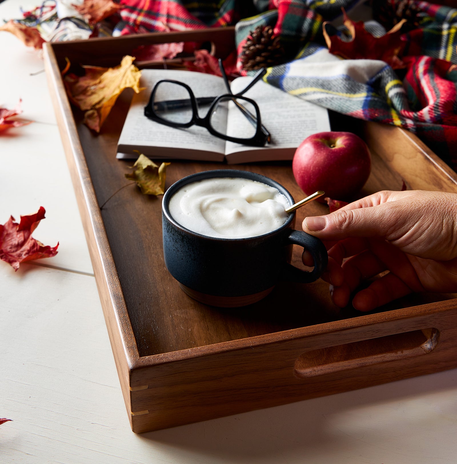 WALNUT ELEGANCE WITH A PRACTICAL TOUCH